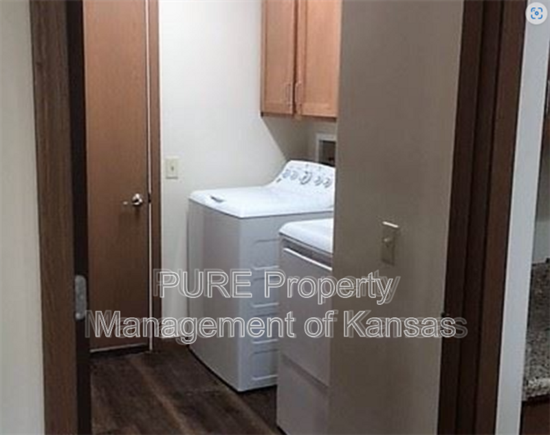 225 W 14th St - Photo 3 of 5