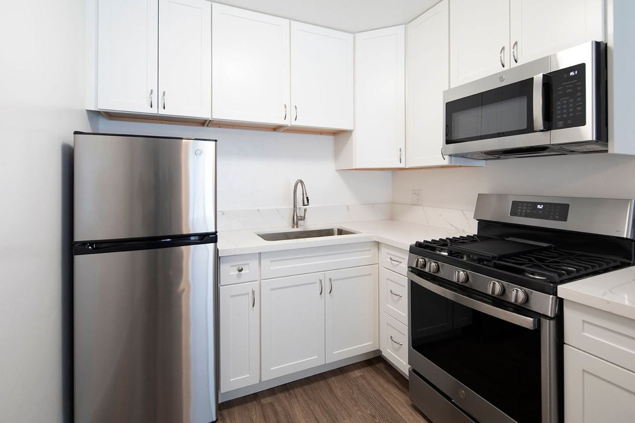 Aztec Pacific Apartments - Photo 5 of 22