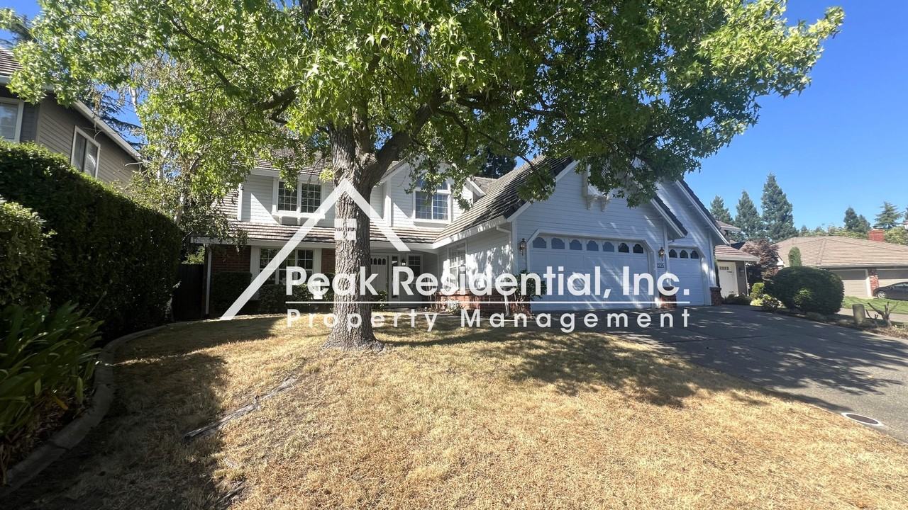 2225 Banbury Cir - Photo 2 of 39