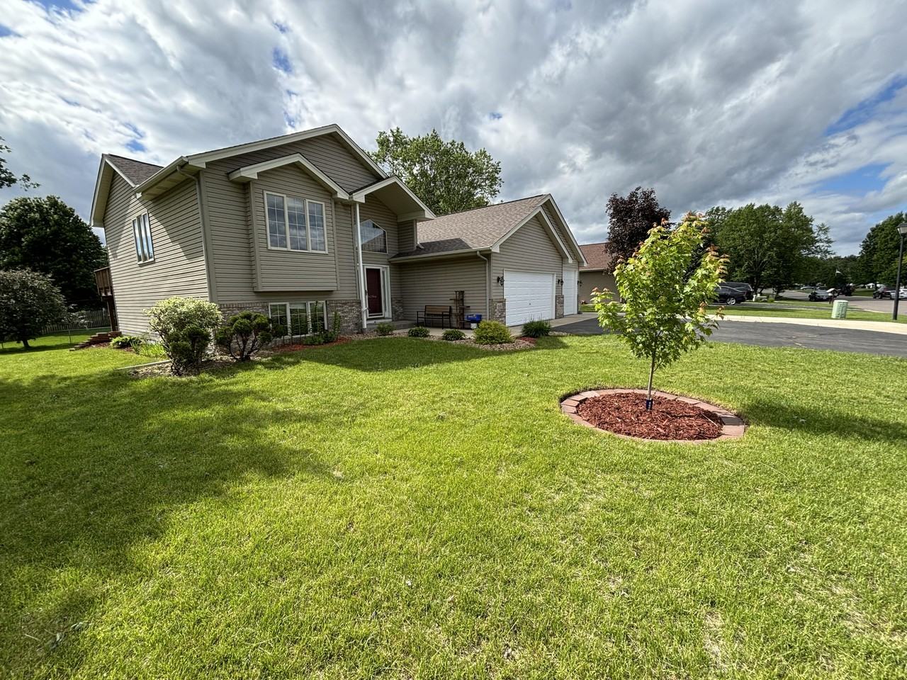 15312 Linnet St Nw - Photo 3 of 19