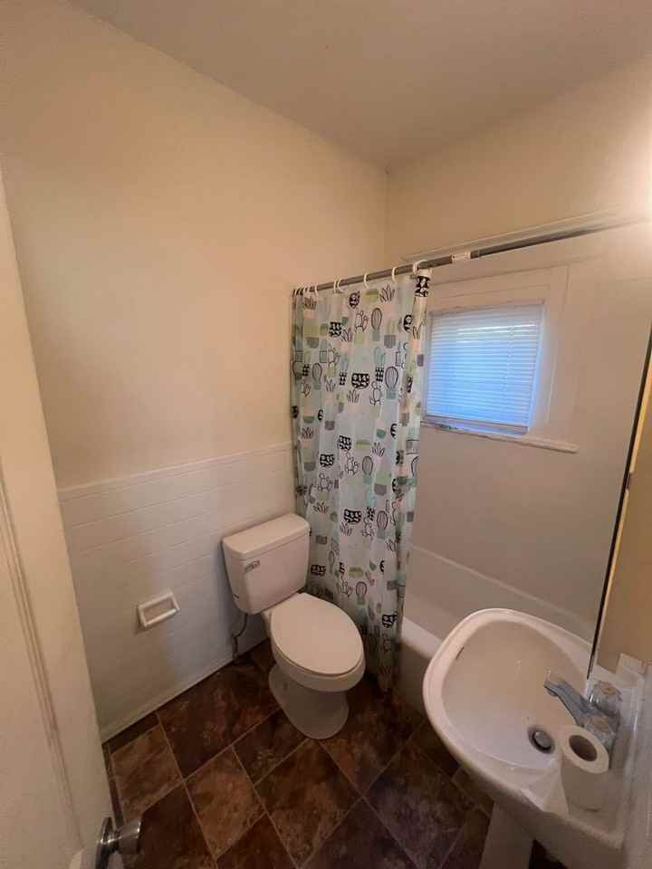 1126 E Broadway St - Photo 6 of 12