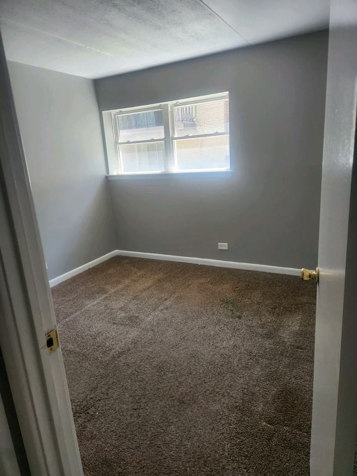 Stickney 6921-6925 - Photo 2 of 5