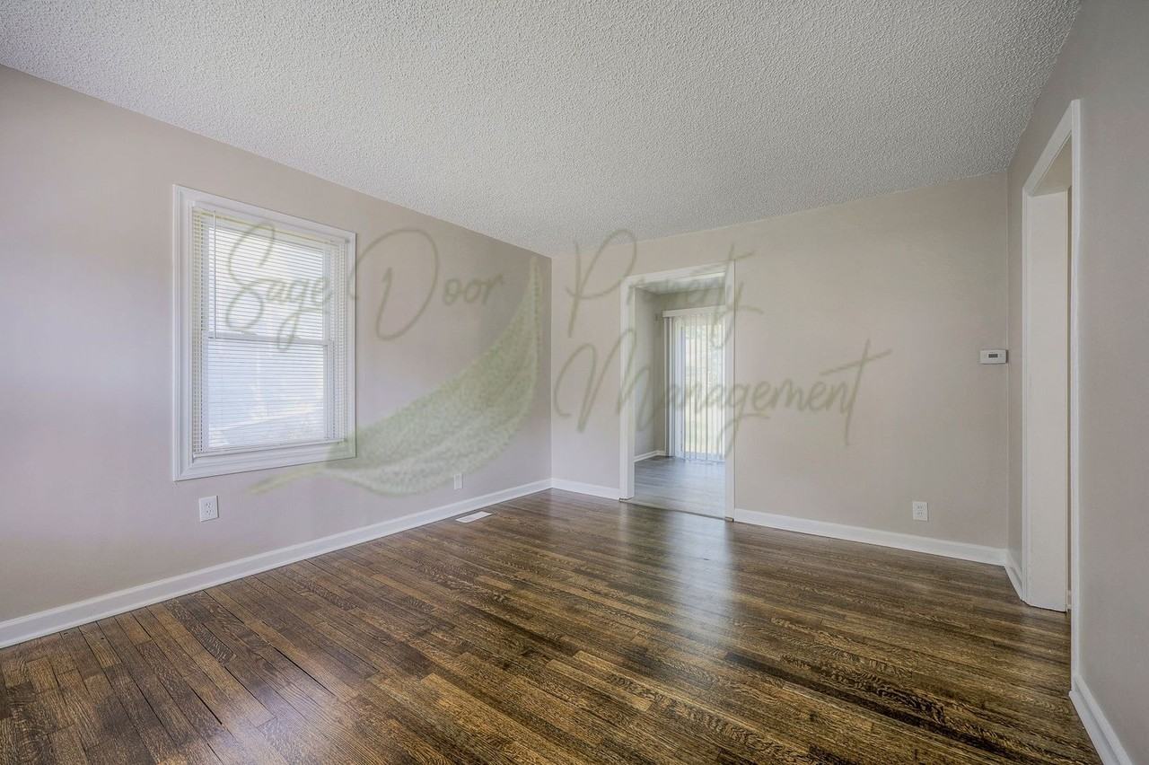634 Thornton St - Photo 4 of 24