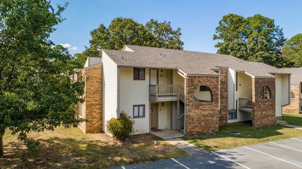 101 Pine Forest Dr ## F24