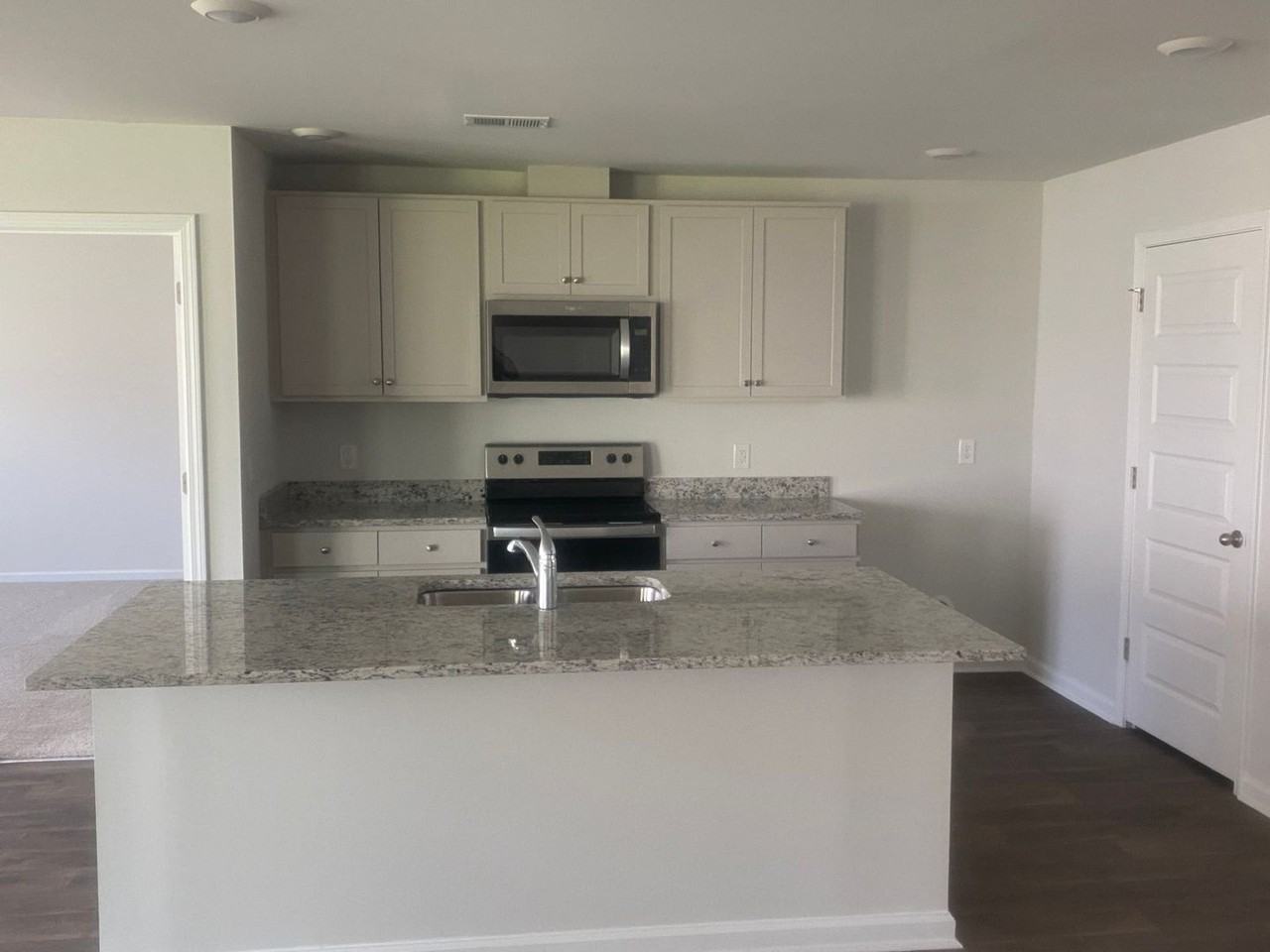 474 Coconut Dr - Photo 4 of 16