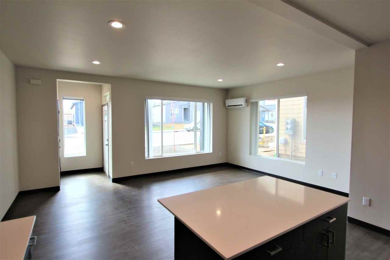 901/903 Greenfield Drive Duplex - Photo 3 of 13