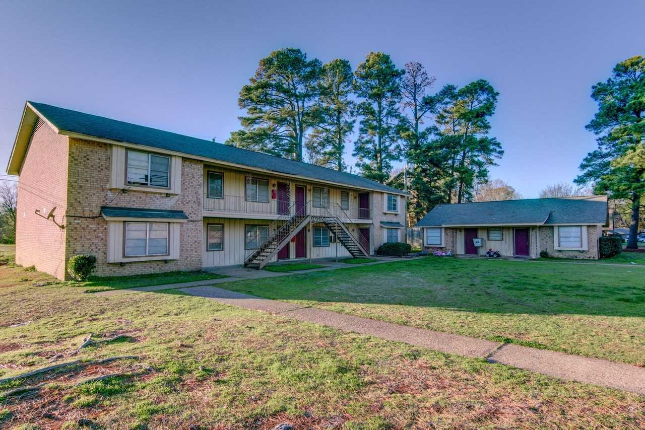 2401 Brookridge Dr - Photo 2 of 12