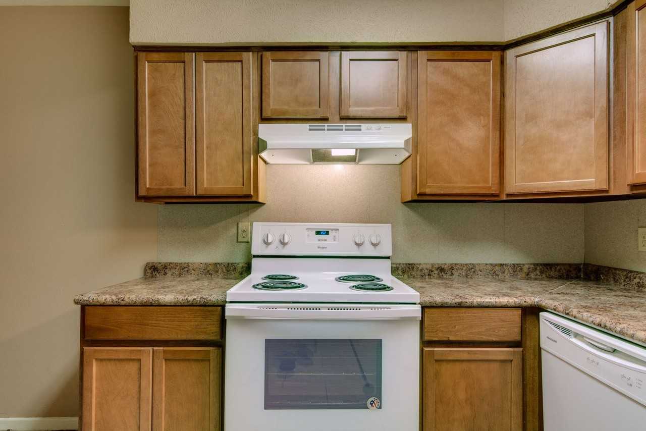 2401 Brookridge Dr - Photo 4 of 12