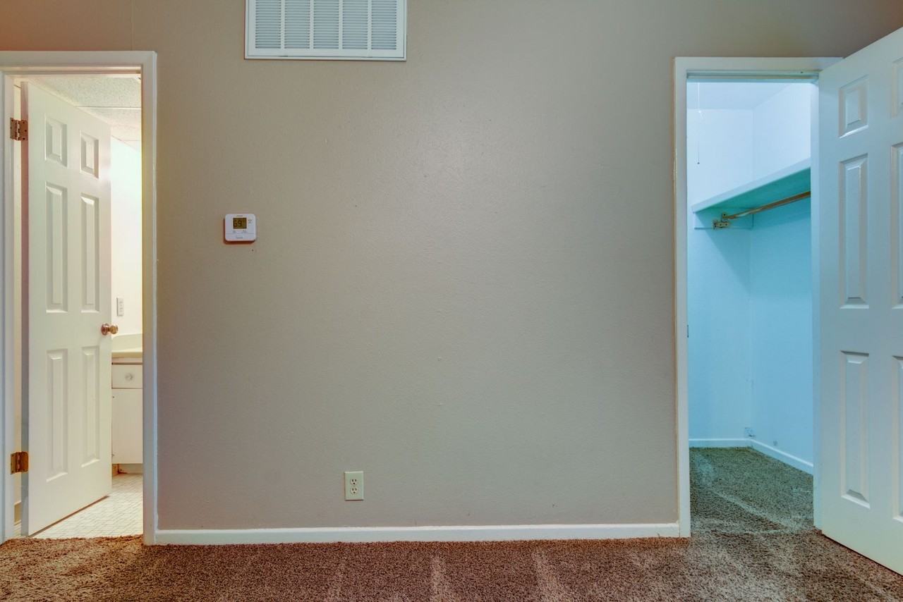 2401 Brookridge Dr - Photo 5 of 12