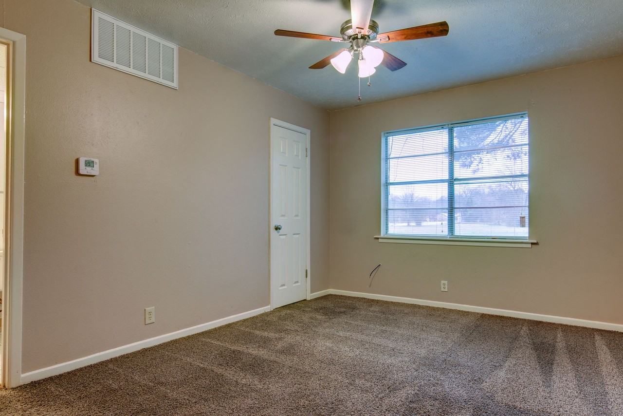 2401 Brookridge Dr - Photo 6 of 12