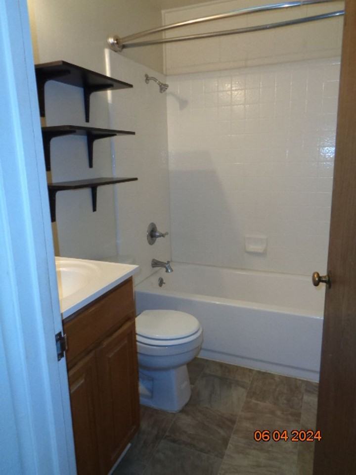 484 Fir St - Photo 4 of 8