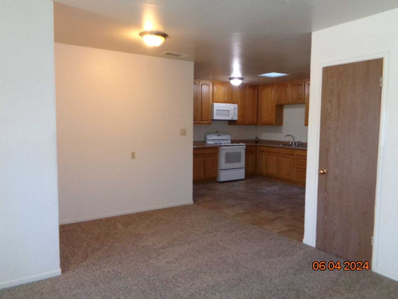 484 Fir St - Photo 5 of 8