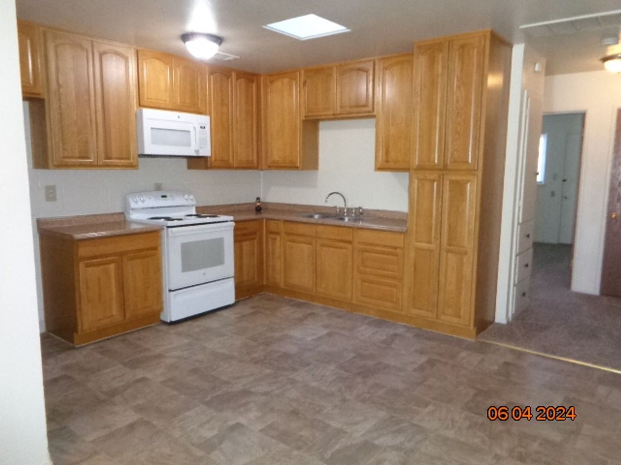 484 Fir St - Photo 6 of 8