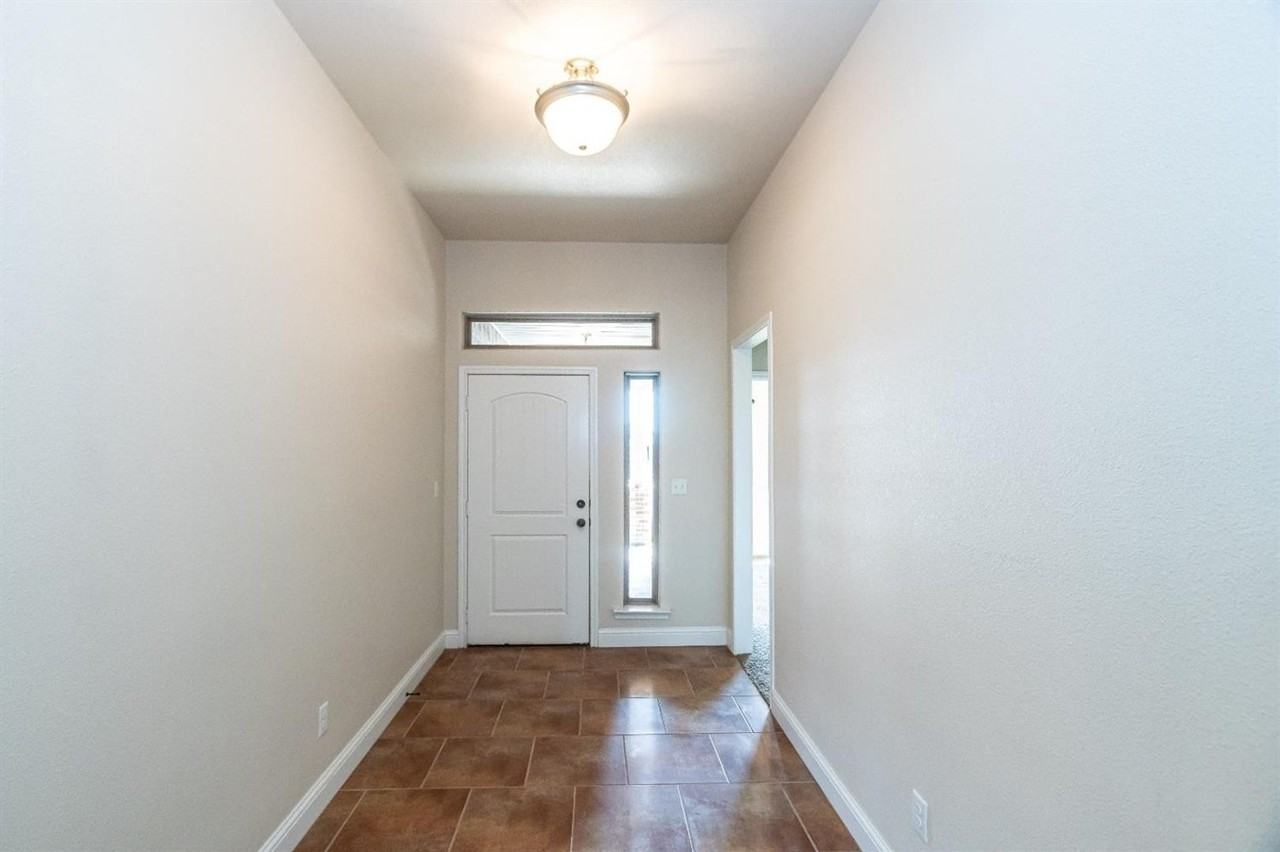 9706 Ridgely Ave - Photo 3 of 37