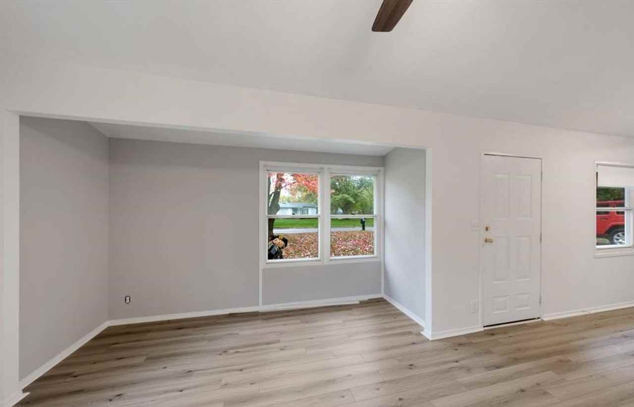 6269 Springdale Blvd - Photo 3 of 14