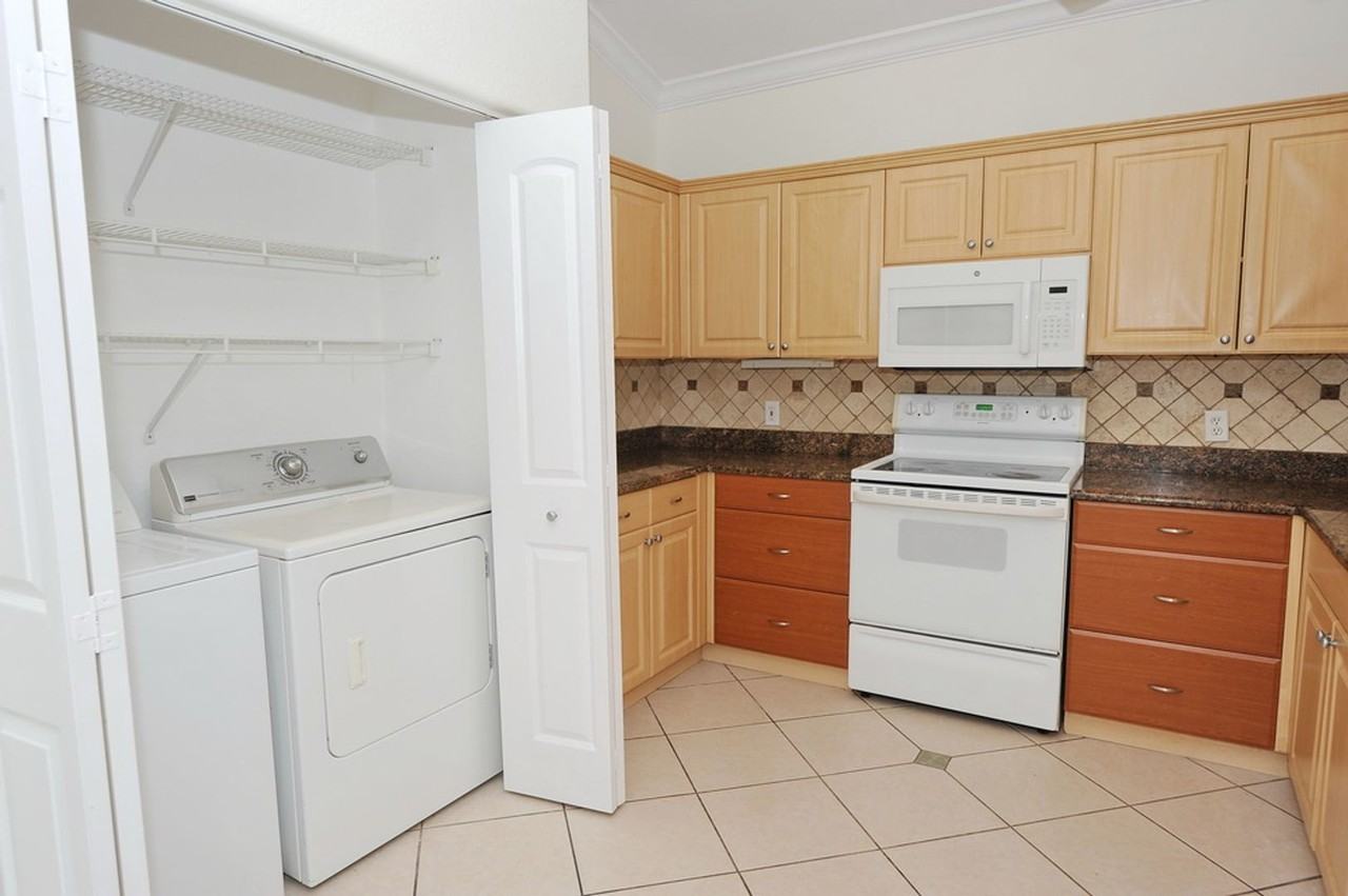 821 101st Ave N - Photo 5 of 15