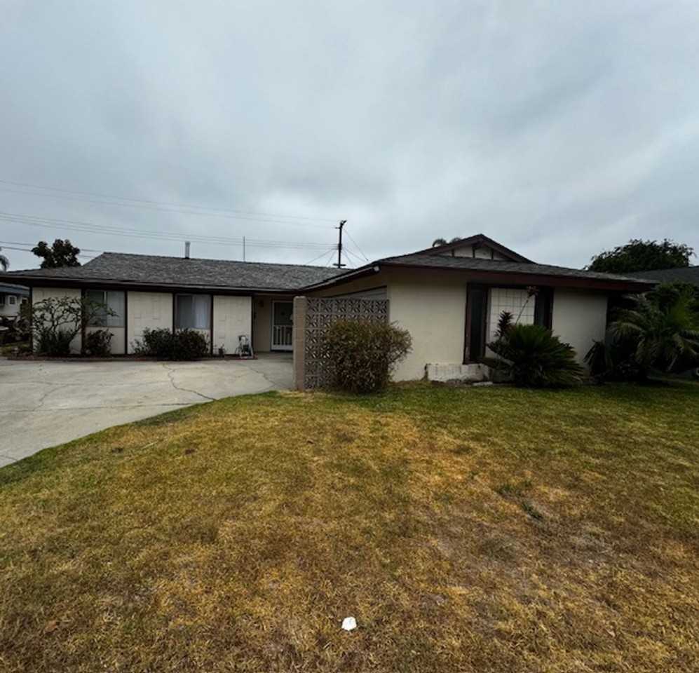 11892 Amethyst St - Photo 2 of 35