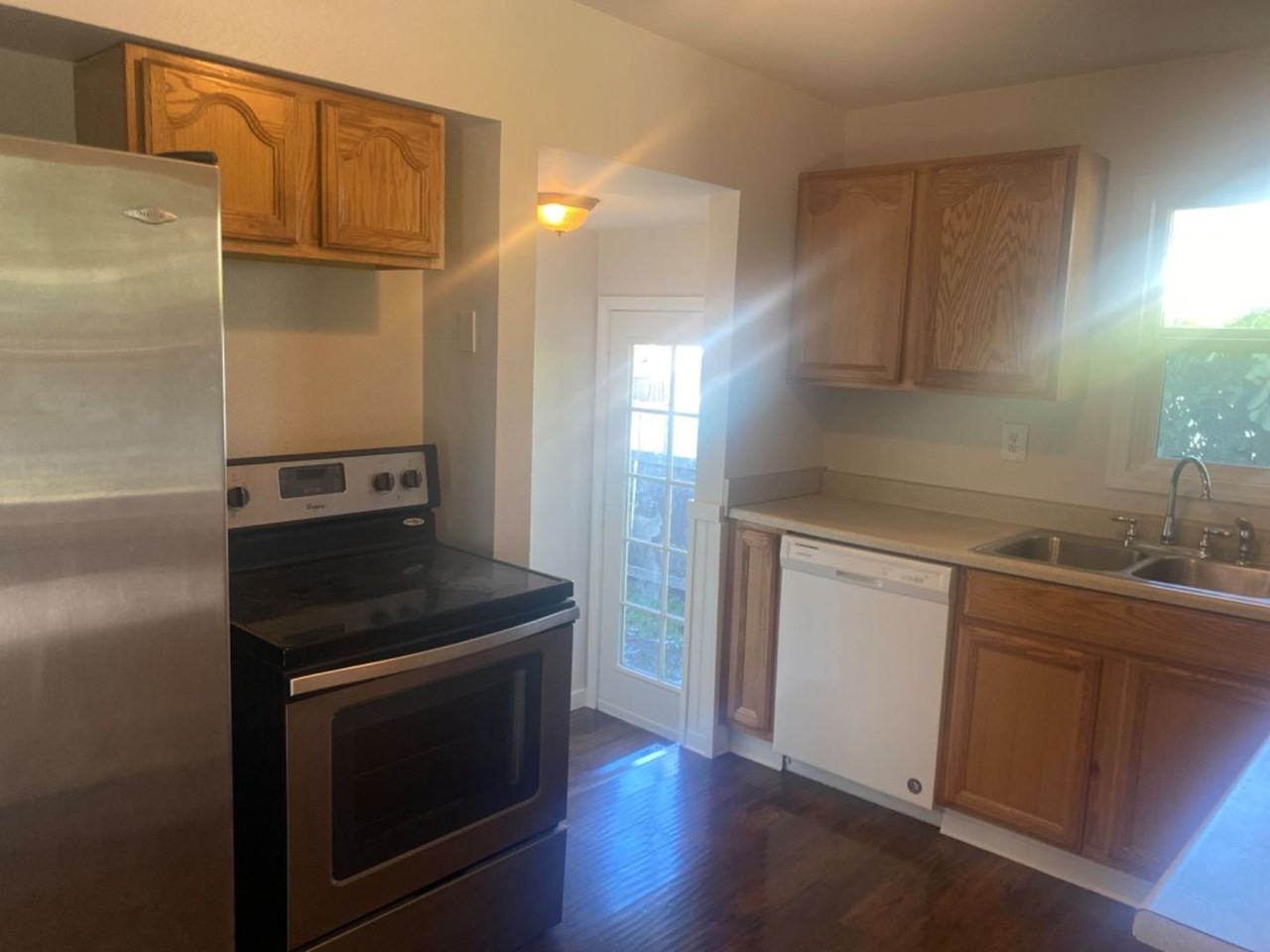 715 N Union Ave - Photo 7 of 29