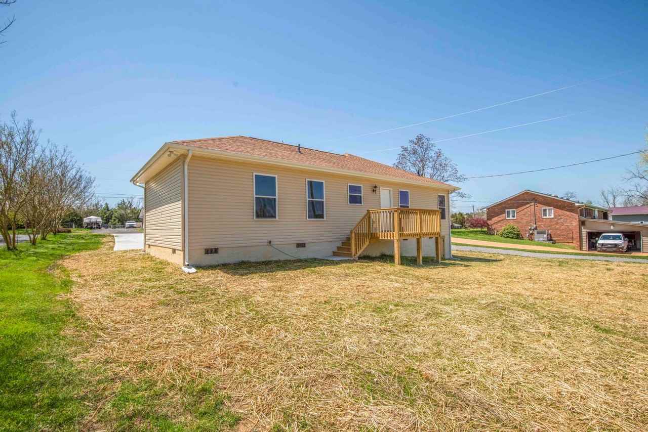 7206 Della Dr - Photo 2 of 35