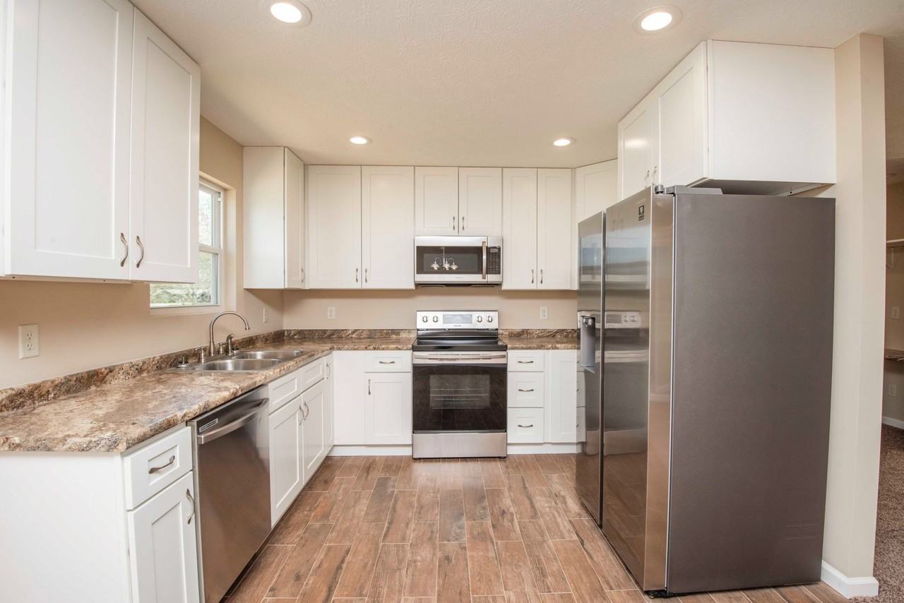 7206 Della Dr - Photo 4 of 35