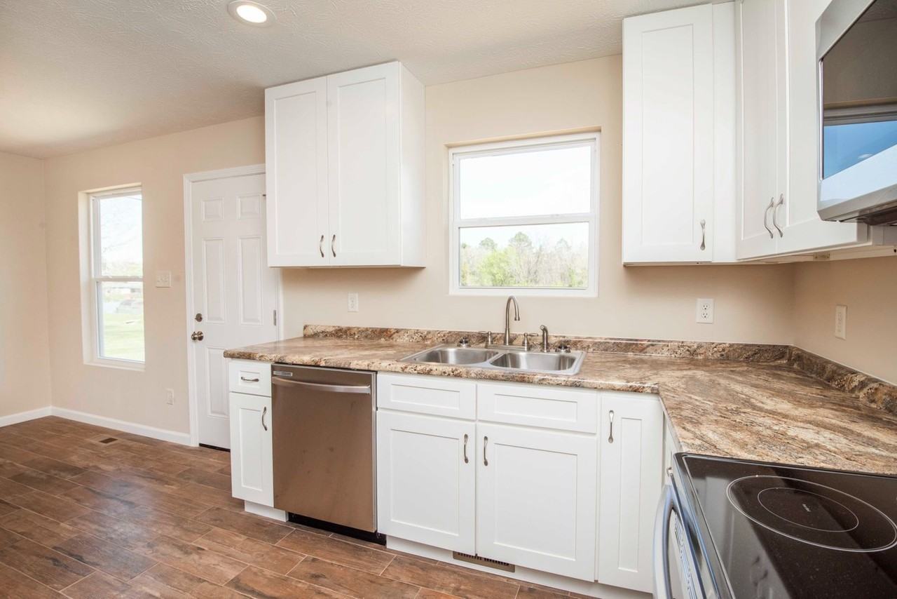 7206 Della Dr - Photo 5 of 35