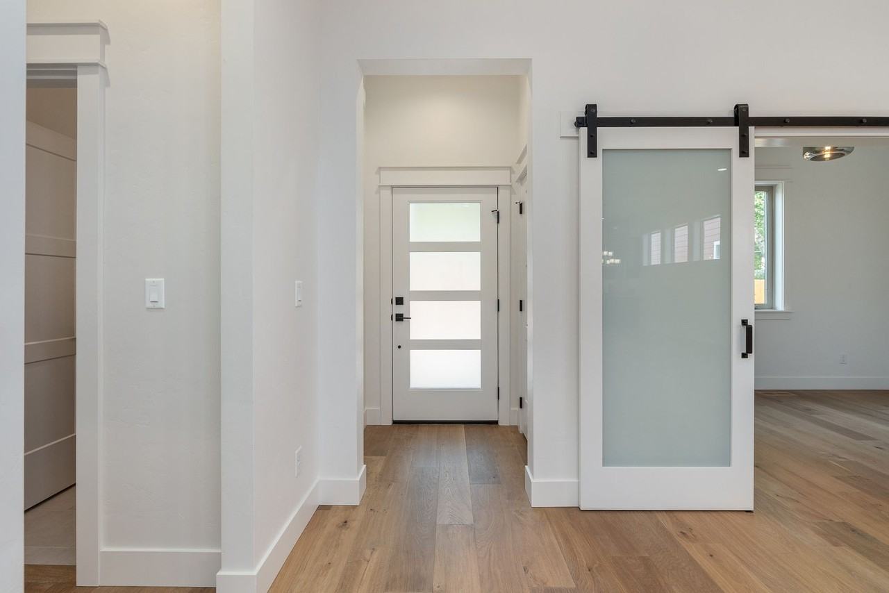 2457 N Ashgrove Ln - Photo 3 of 35