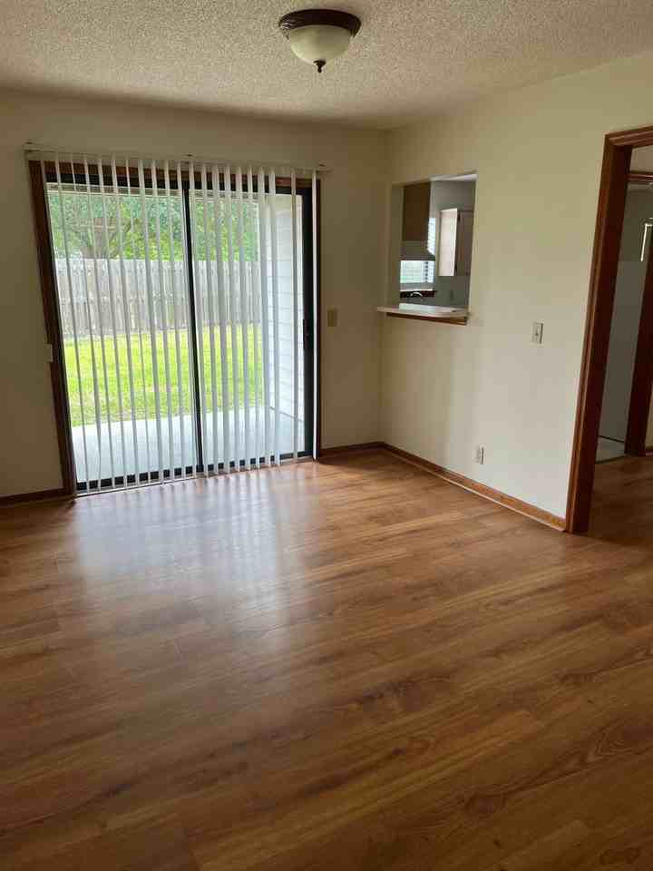 511 Moeckel Ln - Photo 3 of 11
