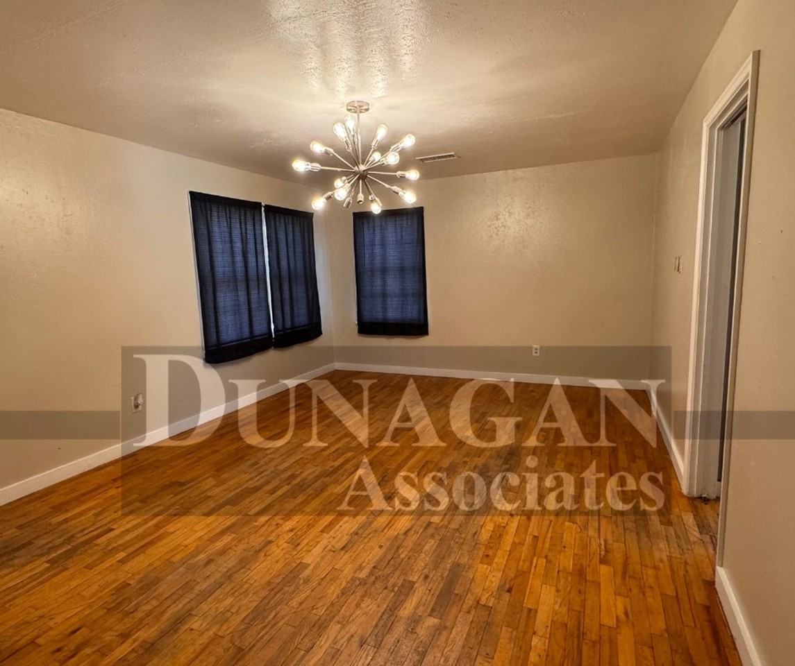 614 N Ash St - Photo 2 of 9