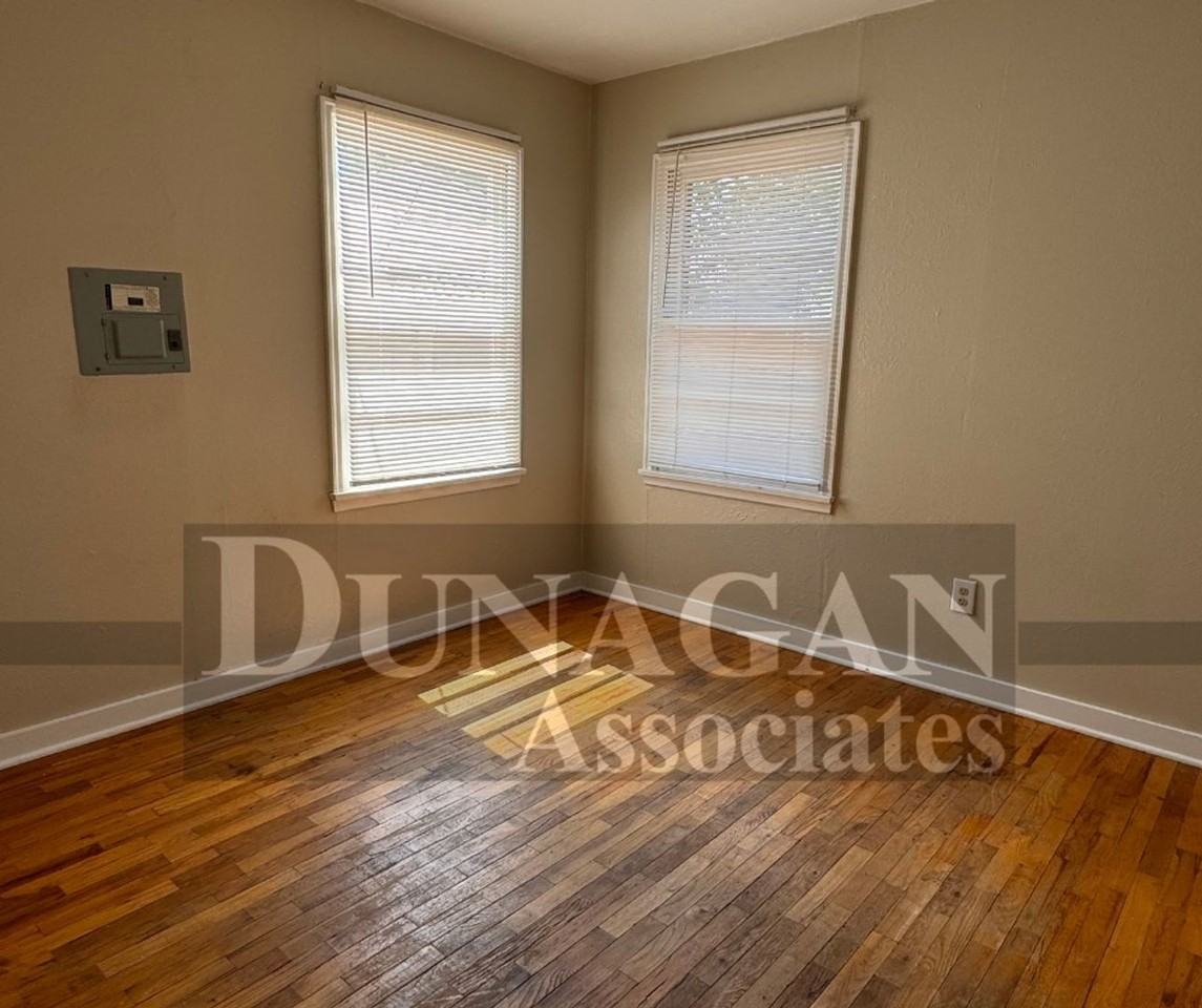 614 N Ash St - Photo 4 of 9