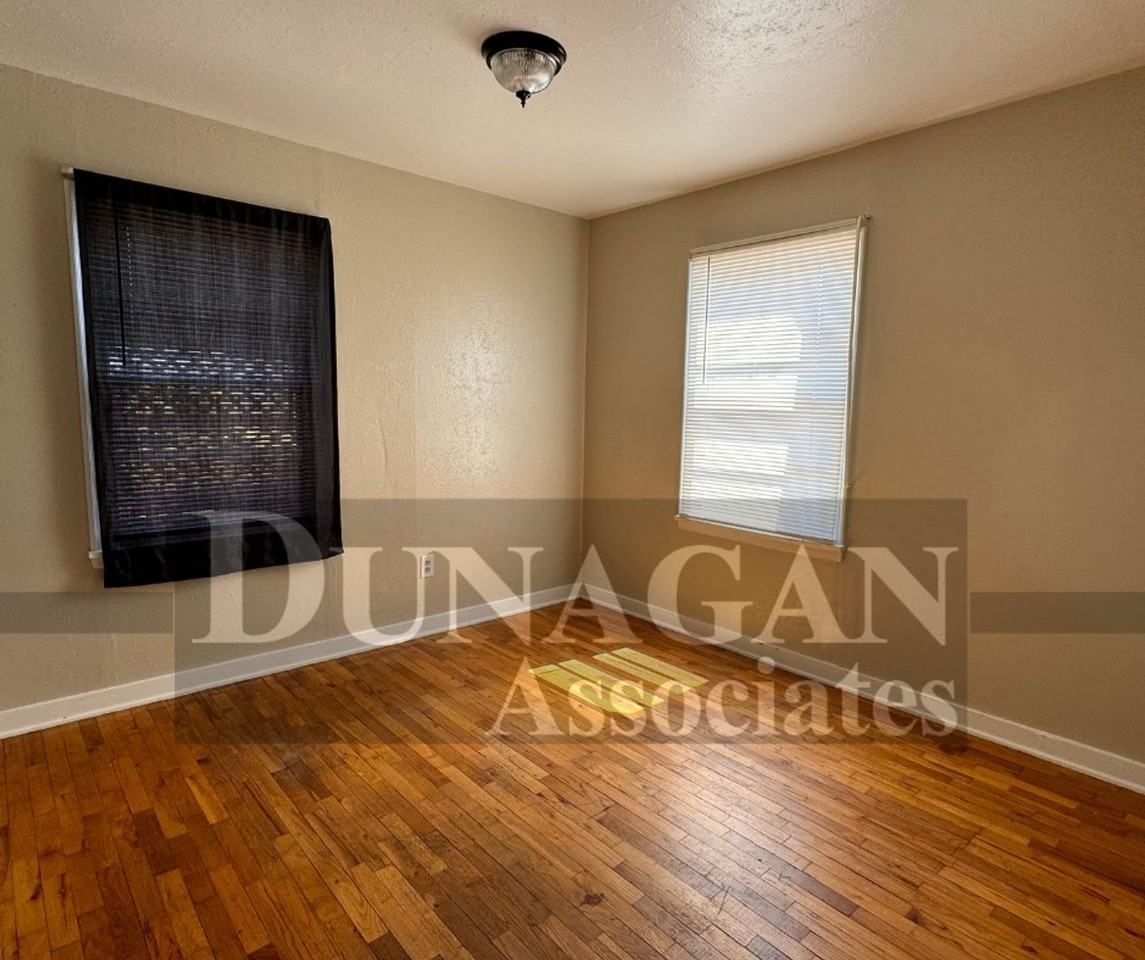 614 N Ash St - Photo 5 of 9