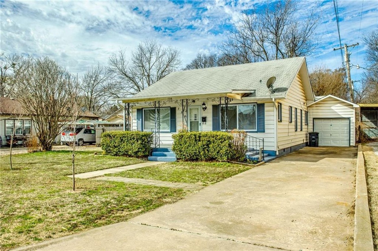 738 N Chapman Ave - Photo 2 of 21