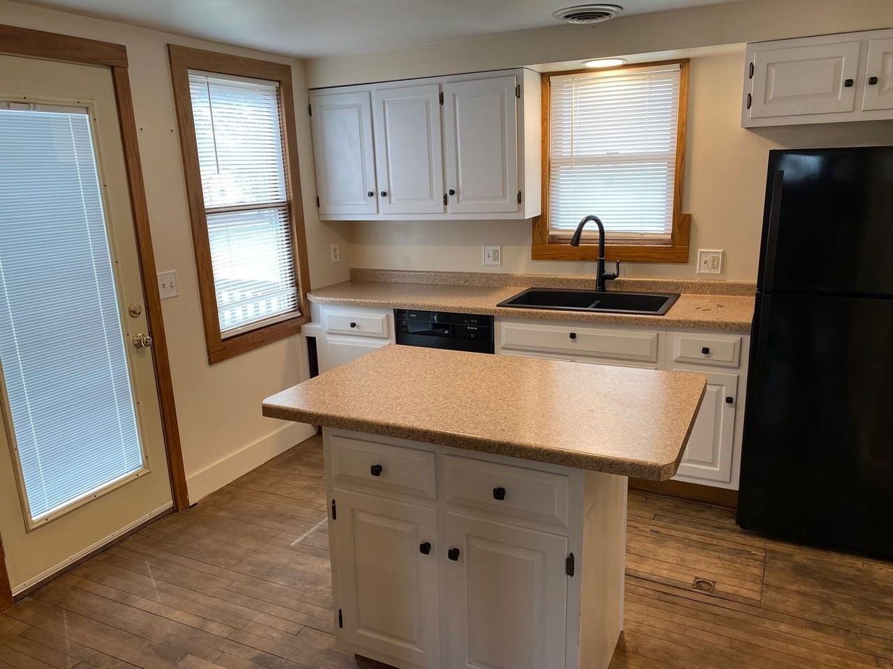 1509 Division St - Photo 2 of 25