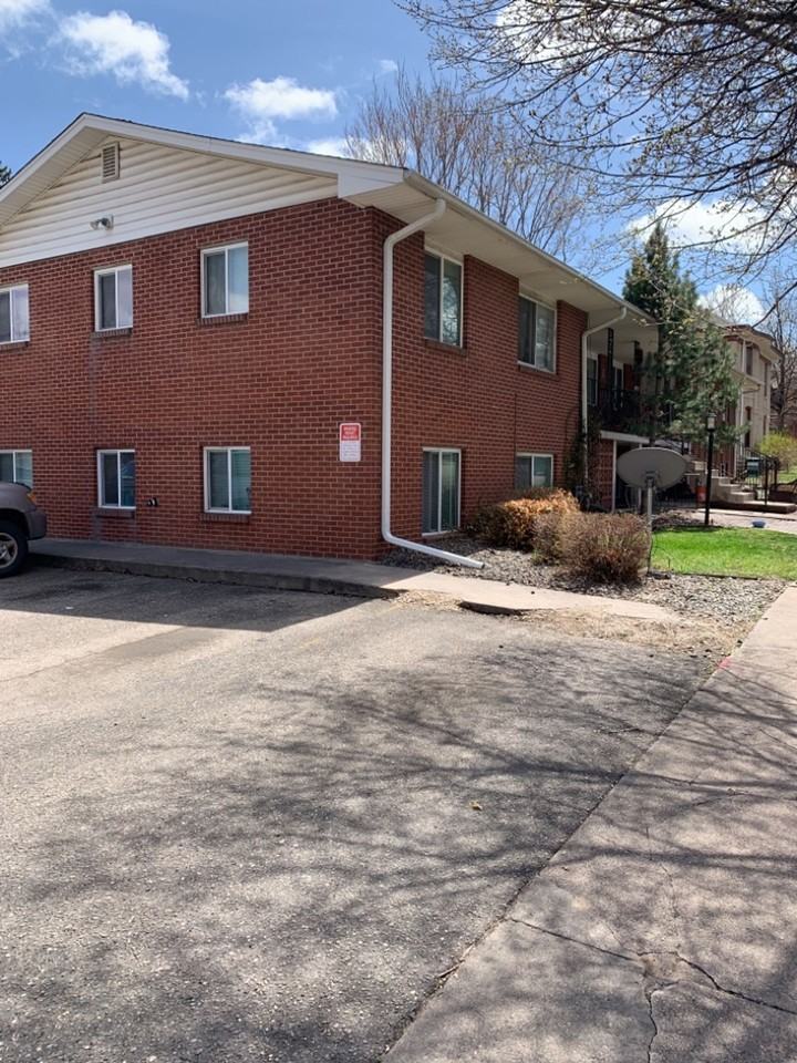 320 Mathews St - Photo 4 of 5