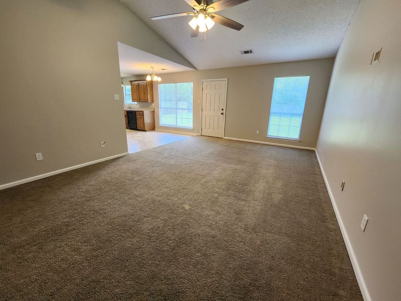 366 Hickory Grove St - Photo 2 of 14