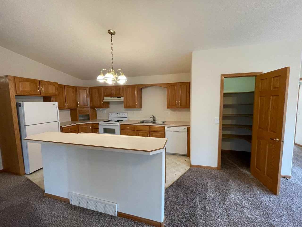 1709 Mulligan Pl - Photo 5 of 13