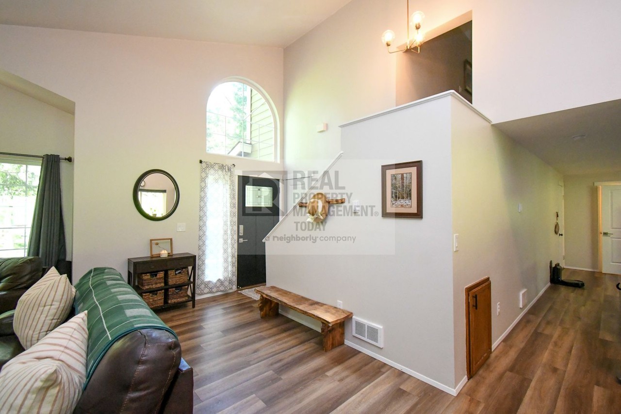 6165 Patrosa Ln Se - Photo 2 of 15