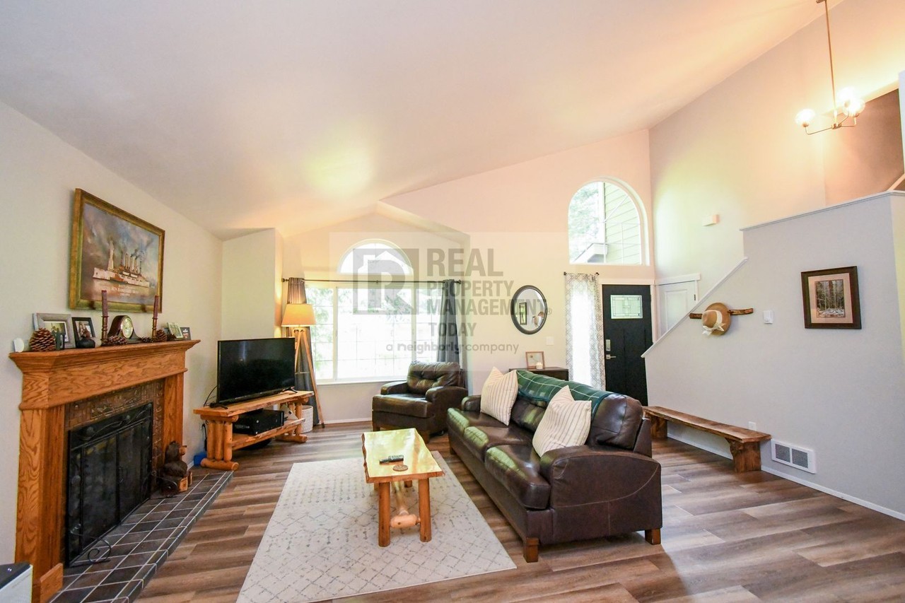6165 Patrosa Ln Se - Photo 3 of 15