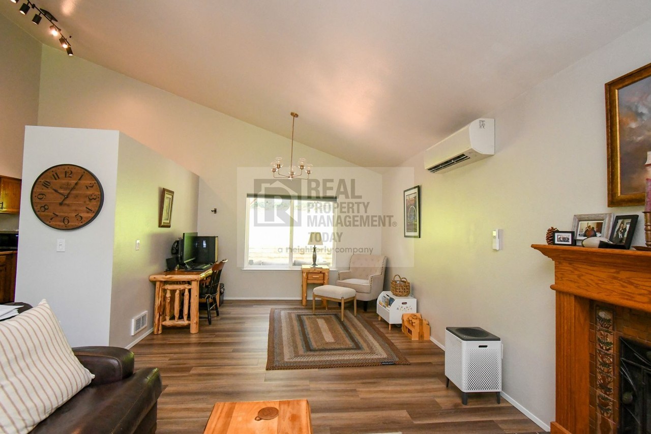 6165 Patrosa Ln Se - Photo 4 of 15
