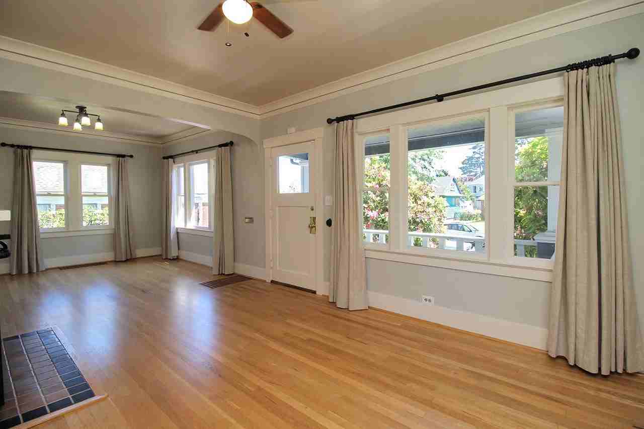 6435 Ne Cleveland Ave - Photo 7 of 31