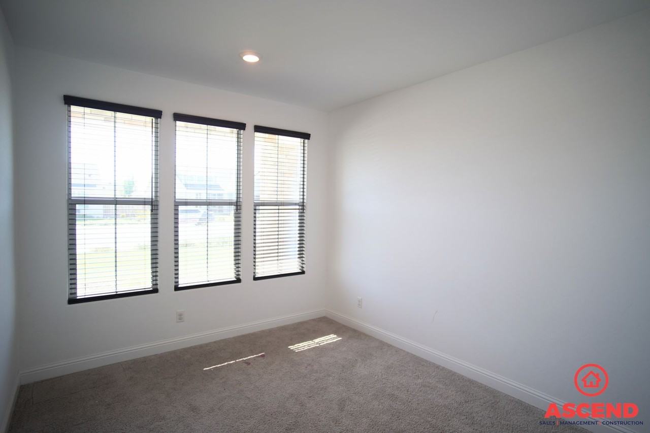 3208 Blue Creek Ln - Photo 2 of 18