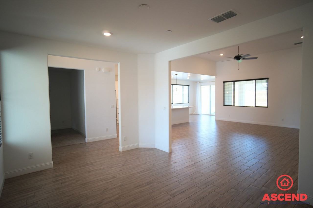 3208 Blue Creek Ln - Photo 4 of 18