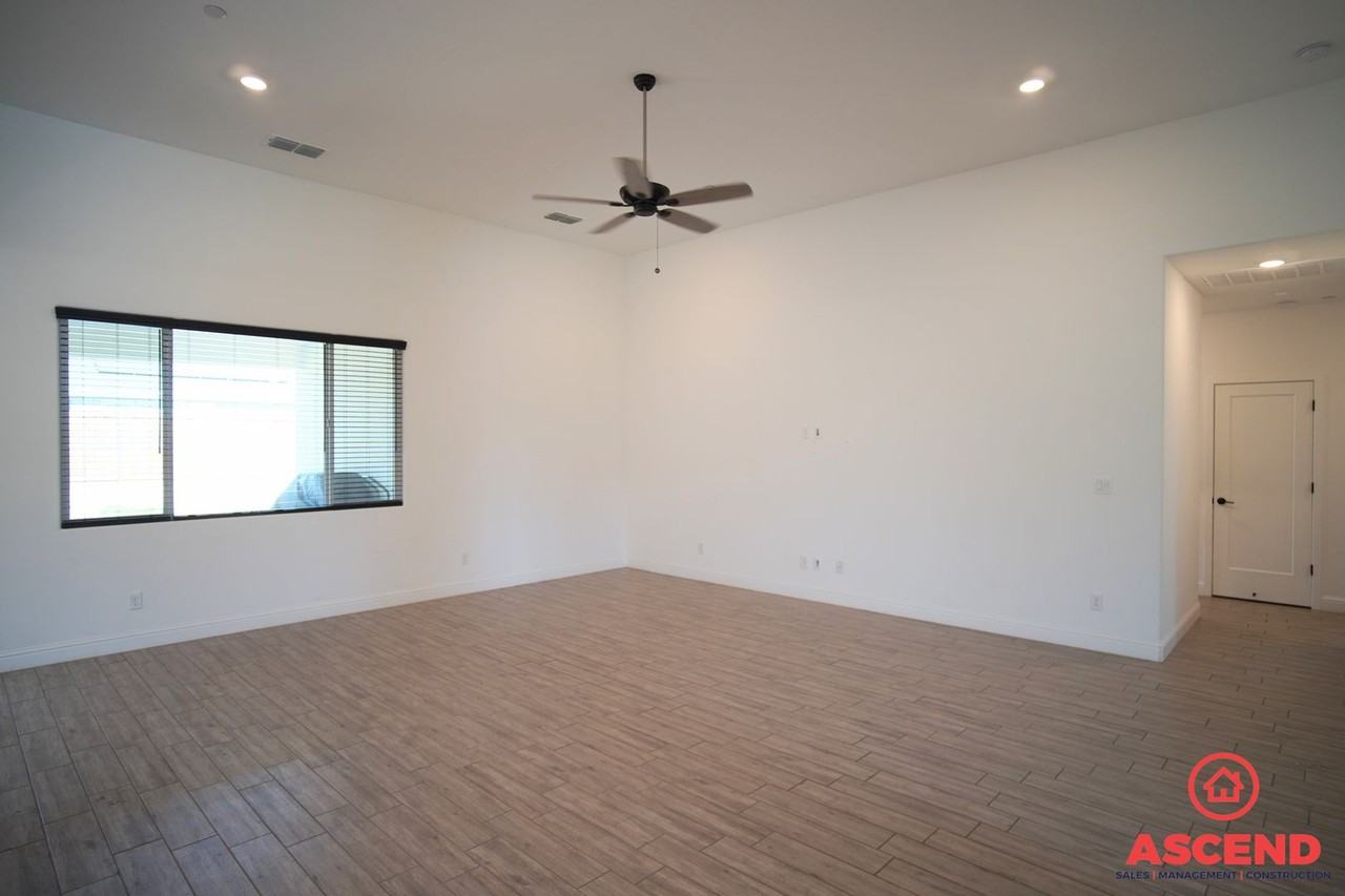 3208 Blue Creek Ln - Photo 5 of 18