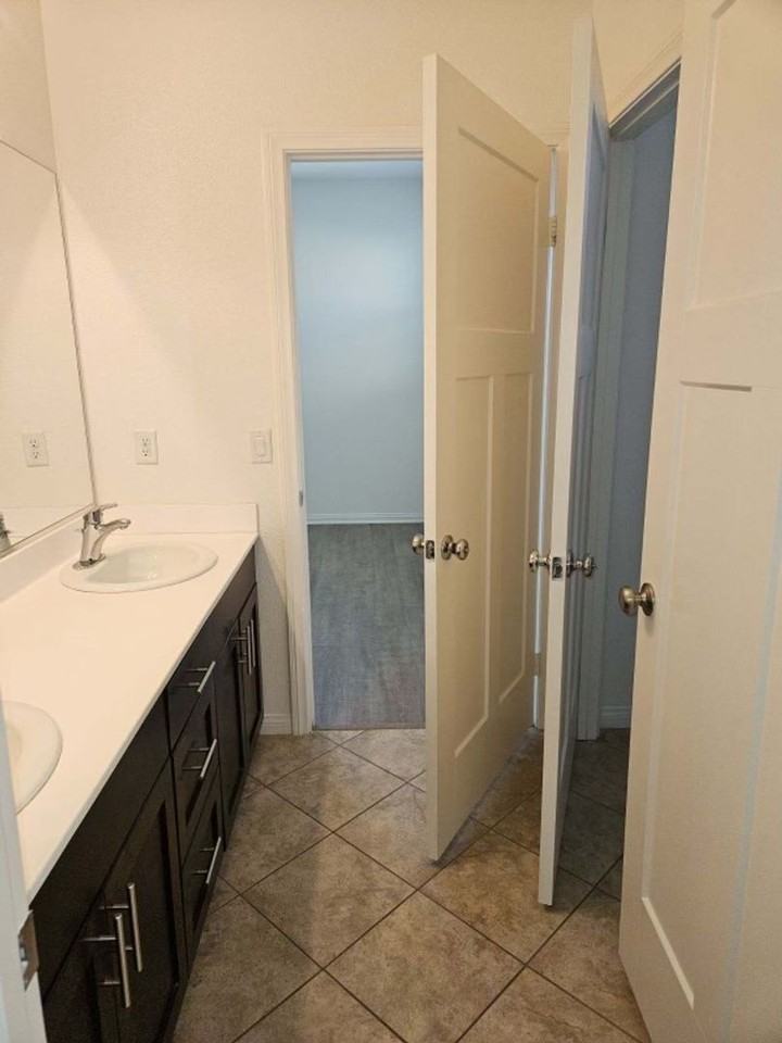 8648 Winnetka Ave - Photo 7 of 18