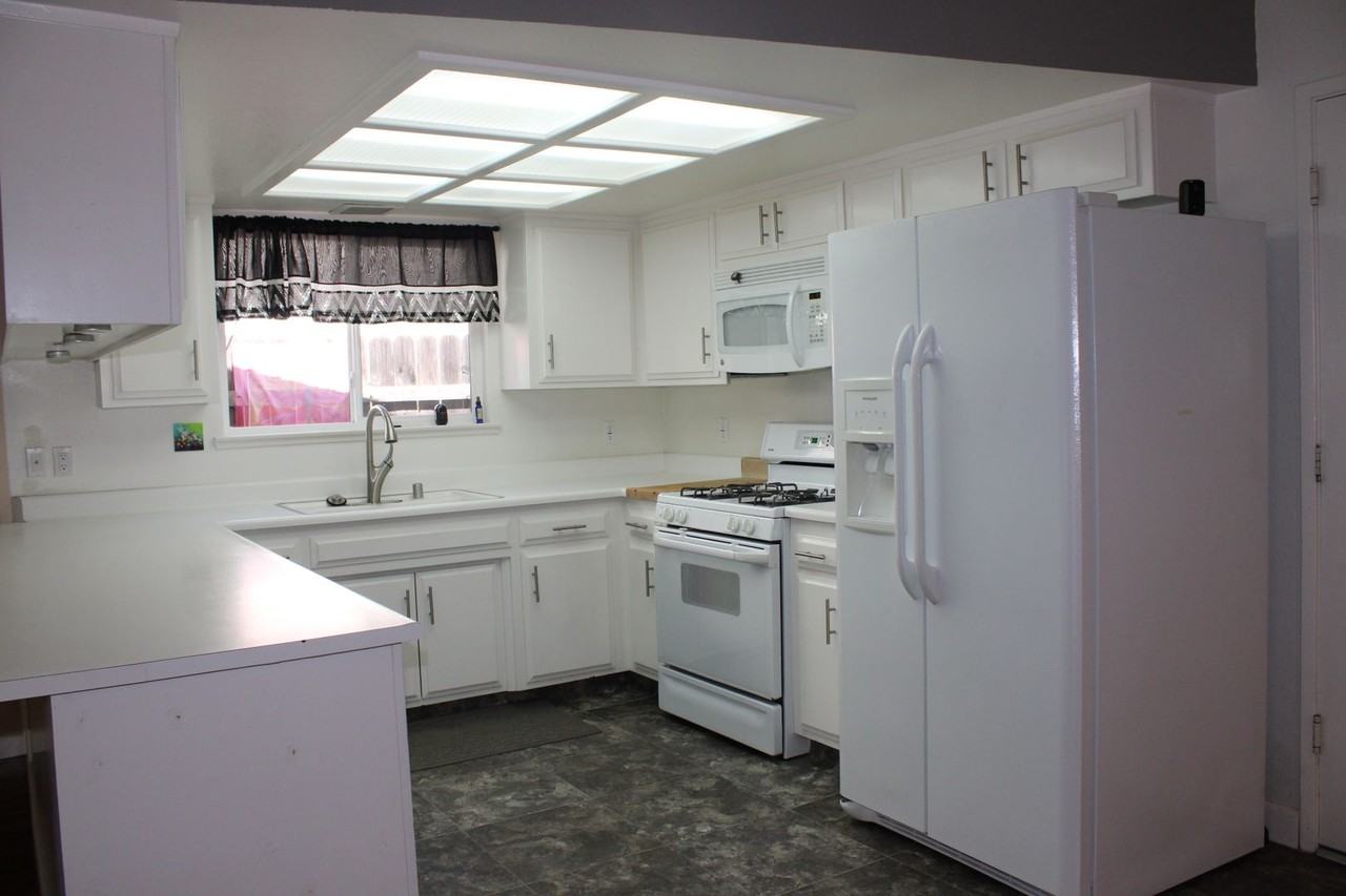 1513 Dana Way - Photo 5 of 18