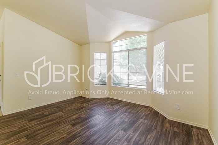1122 Caitlin Ave - Photo 3 of 19