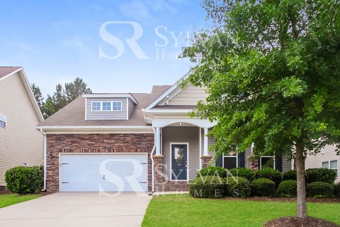 223 Brooksdale Dr - Photo 2 of 16