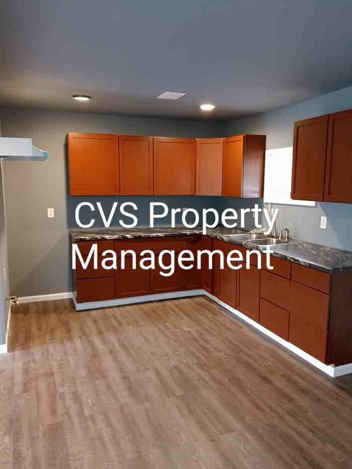 2211 Wisconsin St - Photo 3 of 8