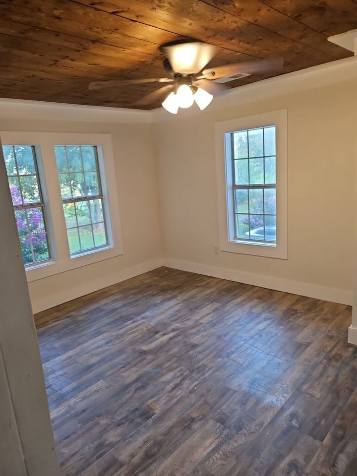 401 E Brier Ln #NA - Photo 3 of 19