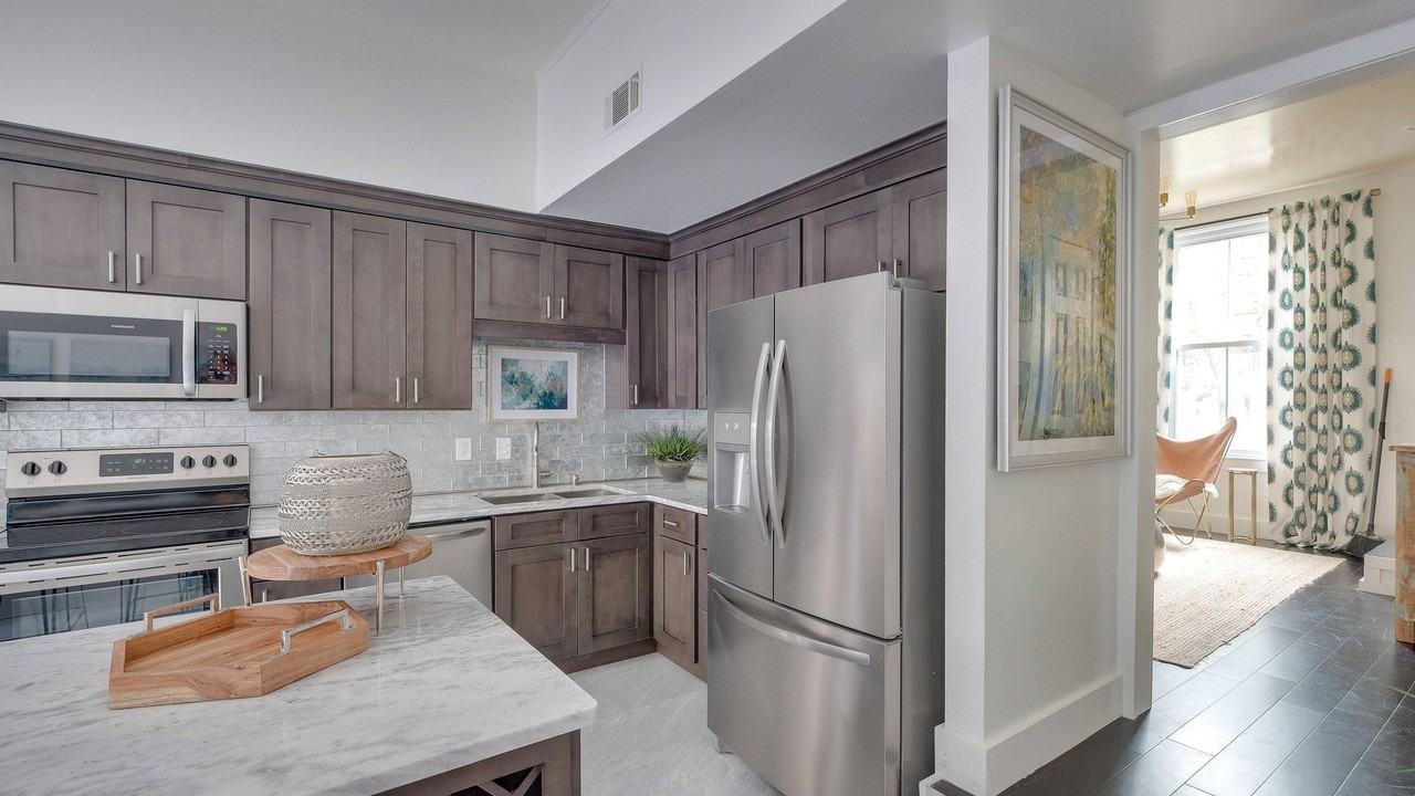 414 E Gaston St #414 - Photo 6 of 21