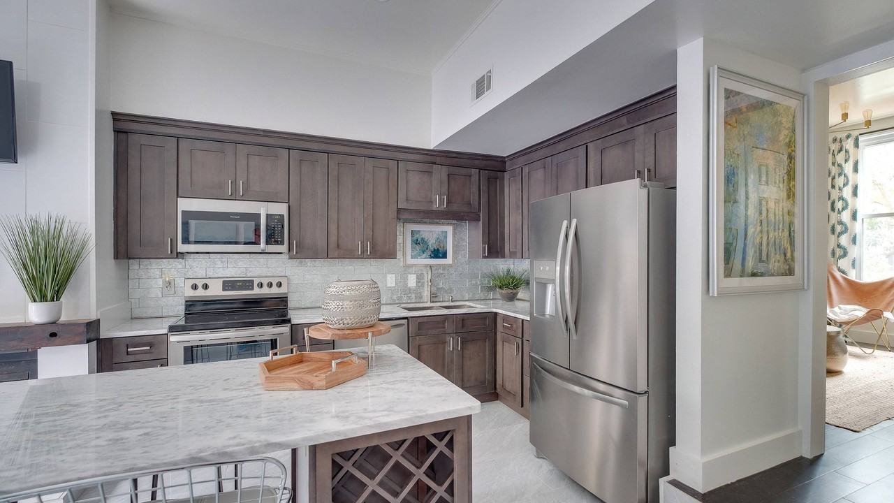 414 E Gaston St #414 - Photo 7 of 21